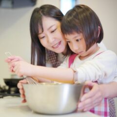 親子でお菓子作りをするメリットは？子どもの成長を促すポイント4つ